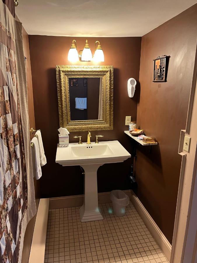 Chester Inn Экстерьер фото