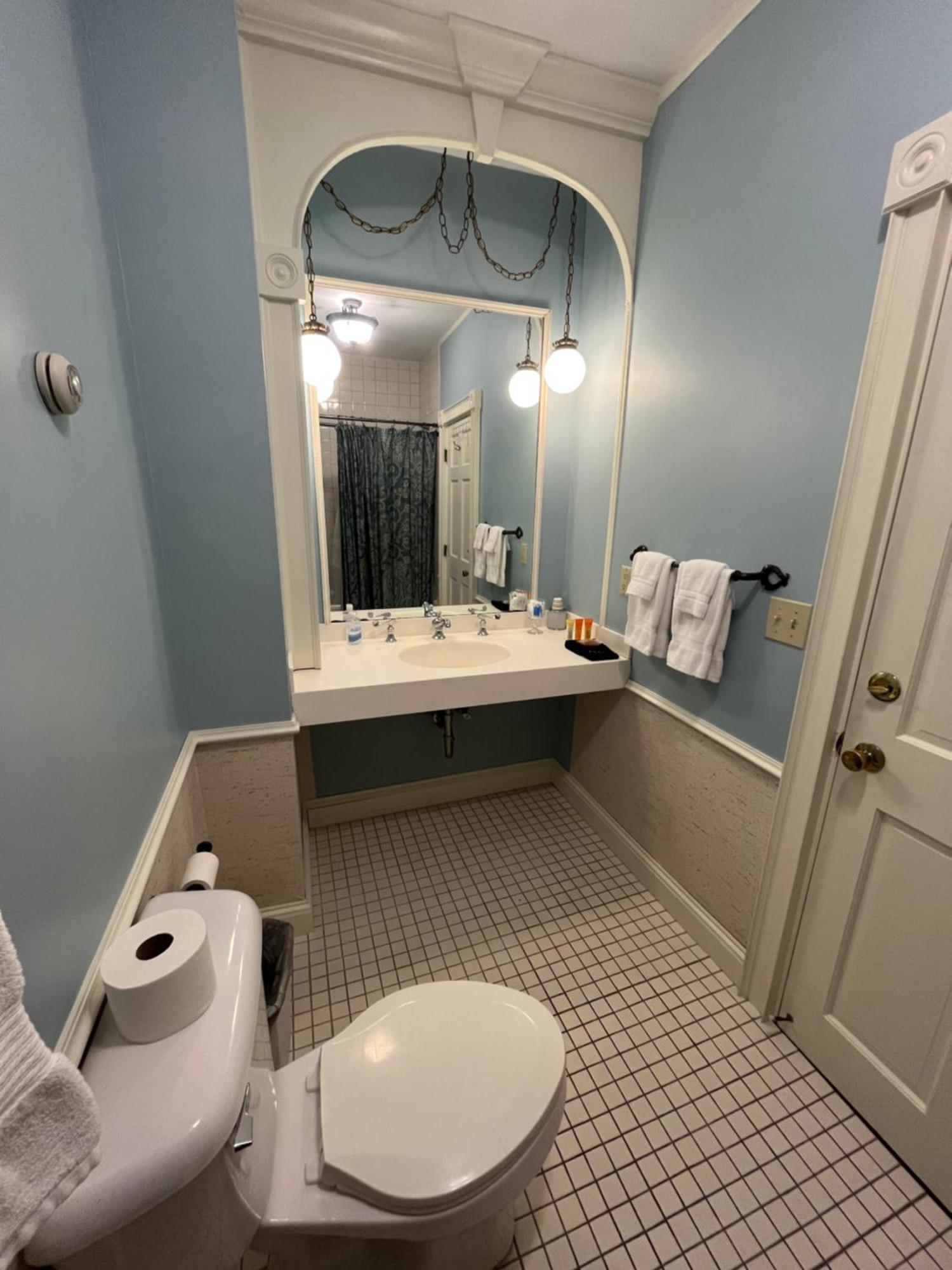 Chester Inn Экстерьер фото